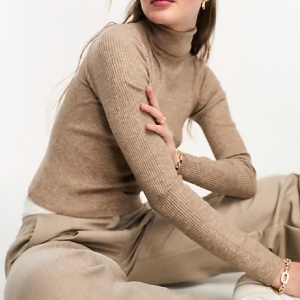 American eagle Women's Tan Turtleneck Sweater S